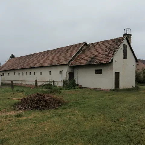 Eladó kereskedelmi és ipari ingatlan Bakonyszombathely 250 nm