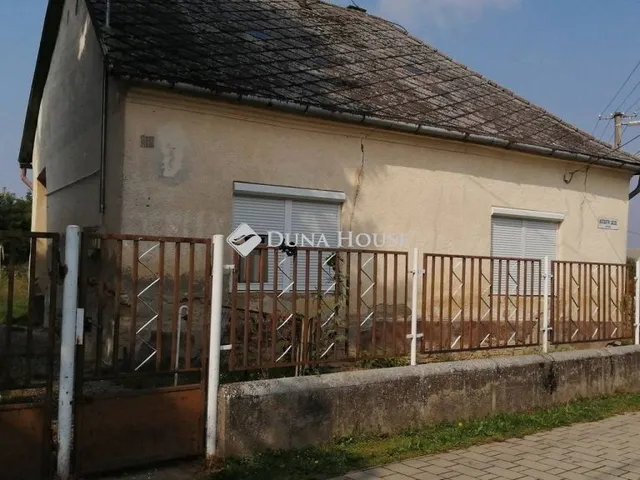 Eladó ház Ászár 100 nm