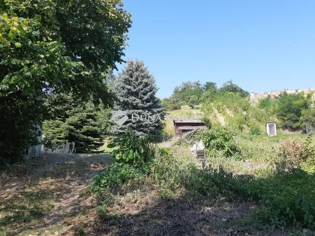 Eladó telek Győrújbarát 2665 nm