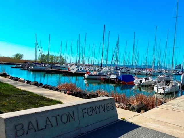 Eladó lakás Balatonfenyves, Keleti utca 92 nm