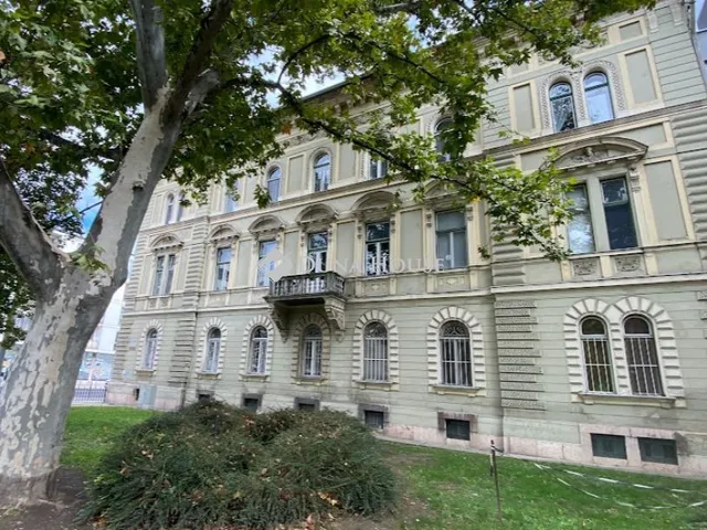 Eladó lakás Győr, Szent István út 112 nm