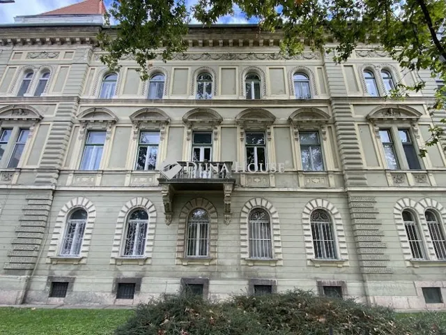 Eladó lakás Győr, Szent István út 112 nm