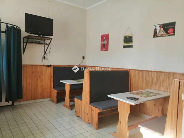 Eladó kereskedelmi és ipari ingatlan Ete, Kossuth Lajos utca 114 nm