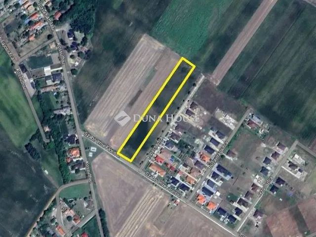 Eladó telek Pér 7233 nm