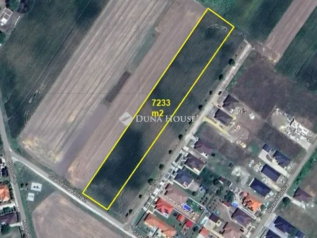 Eladó telek Pér 7233 nm