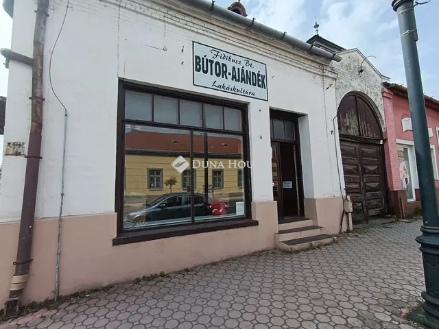 Eladó ház Kisbér 311 nm