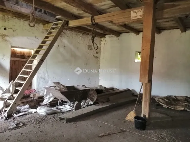 Eladó kereskedelmi és ipari ingatlan Bakonybánk, Móricz Zsigmond utca 260 nm