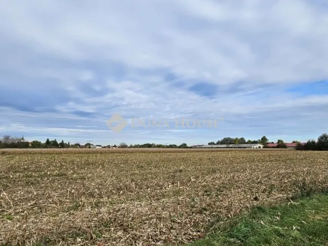 Eladó telek Győrzámoly 17093 nm