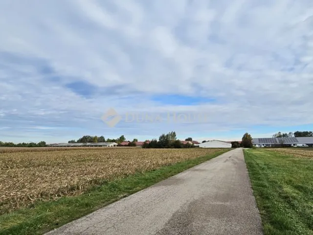 Eladó telek Győrzámoly 17093 nm