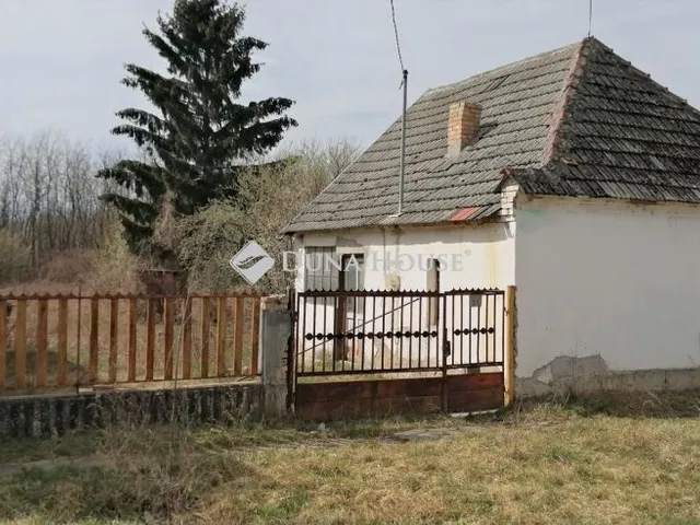 Eladó ház Pápateszér 34 nm