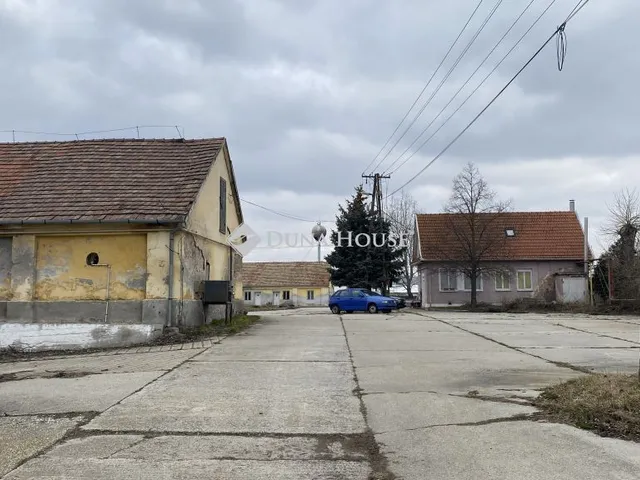 Eladó kereskedelmi és ipari ingatlan Győr, Csiperke utca 45282 nm