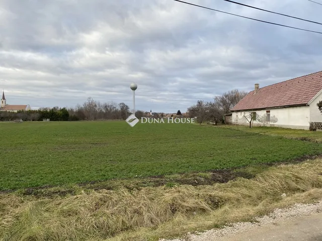 Eladó telek Bőny 3237 nm