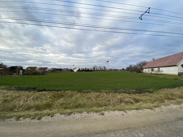 Eladó telek Bőny 1619 nm