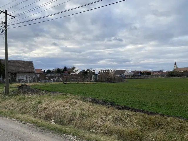 Eladó telek Bőny 1619 nm