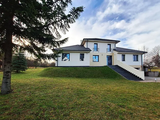 Eladó ház Veszprémvarsány 215 nm
