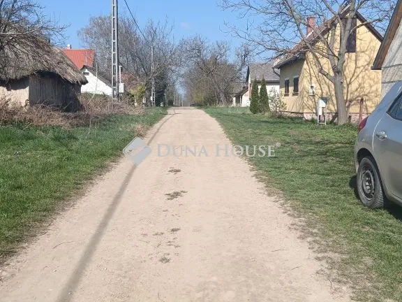 Eladó üdülő és hétvégi ház Vérteskethely, Zártkert 10 nm