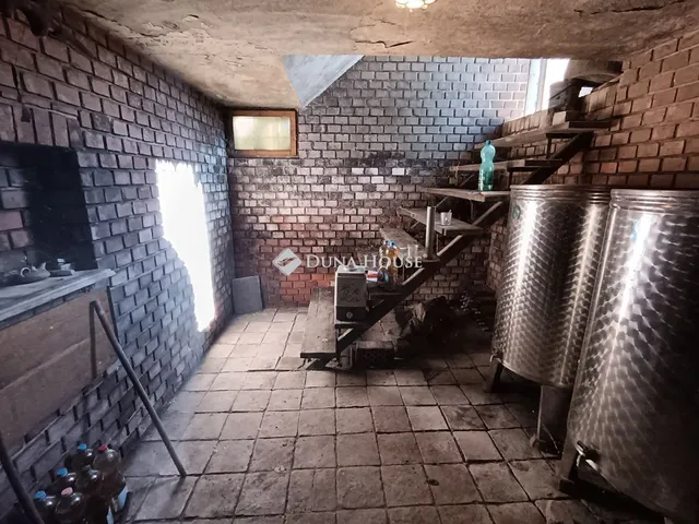 Eladó ház Vérteskethely, Zártkert 16 nm