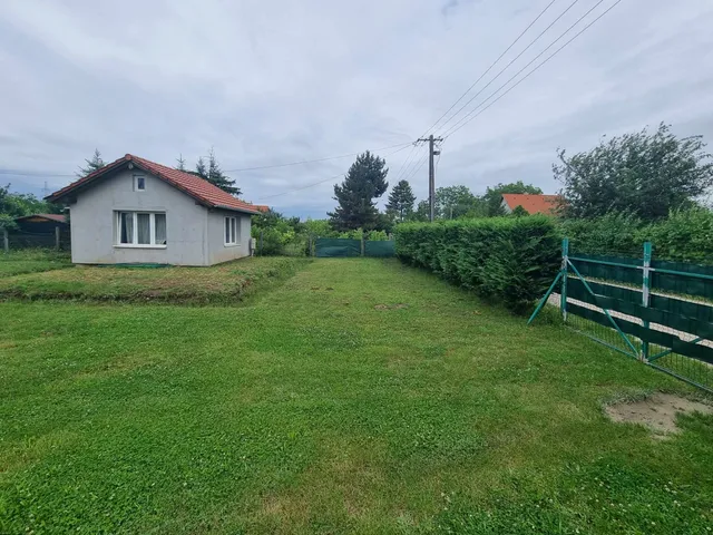 Eladó telek Győr 830 nm