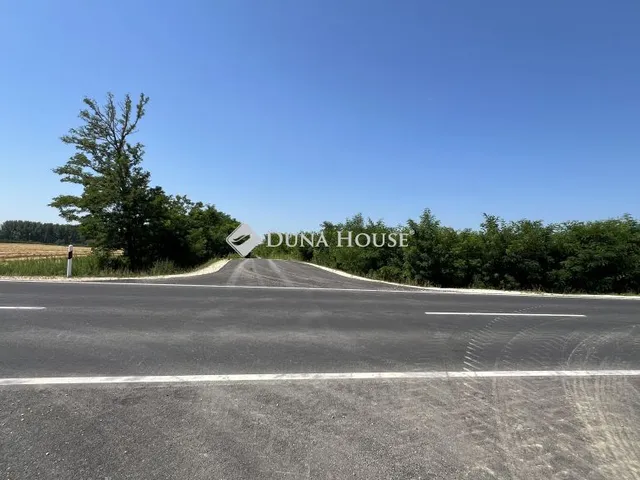 Eladó kereskedelmi és ipari ingatlan Győrszemere 2226 nm