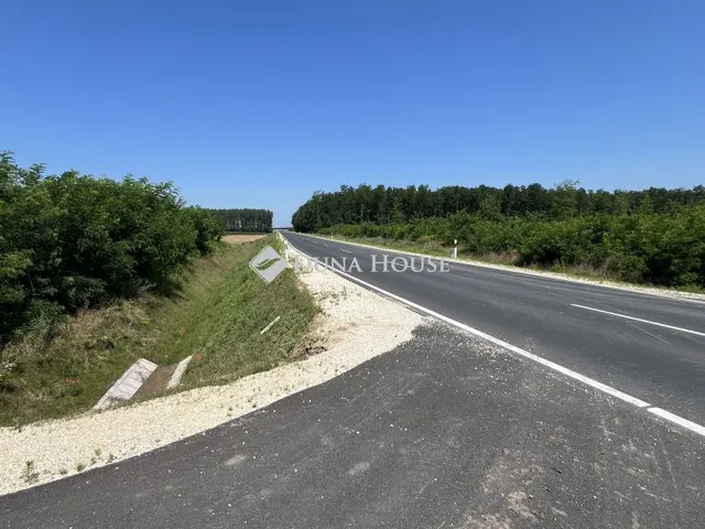 Eladó kereskedelmi és ipari ingatlan Győrszemere, Külterület 2226 nm