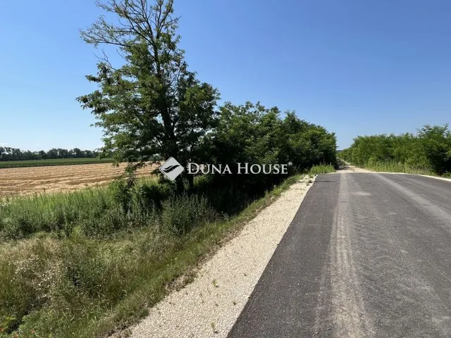 Eladó kereskedelmi és ipari ingatlan Győrszemere, Külterület 2226 nm