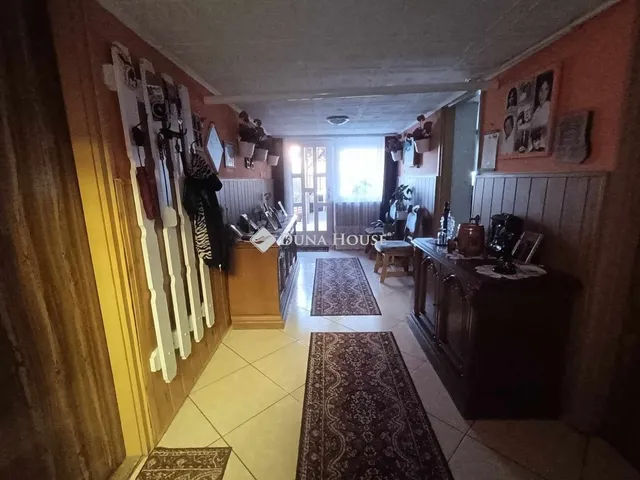 Eladó ház Bakonybánk, Béke utca 207 nm