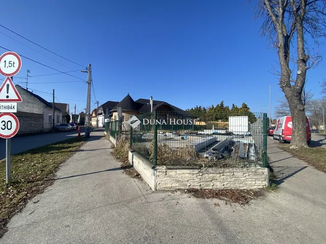 Eladó telek Győr 352 nm