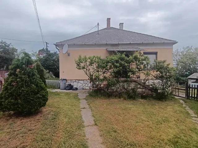 Eladó ház Bakonybánk 68 nm