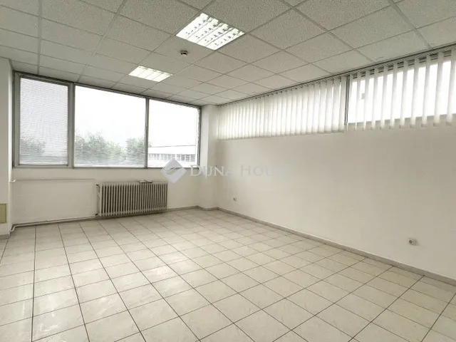 Kiadó kereskedelmi és ipari ingatlan Győr 56 nm