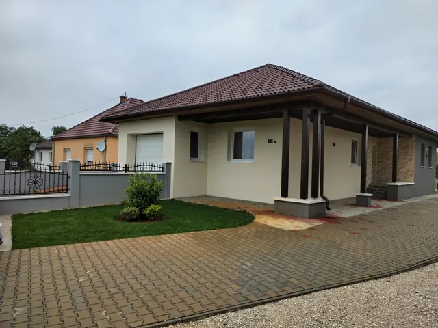 Eladó ház Mezőörs 141 nm