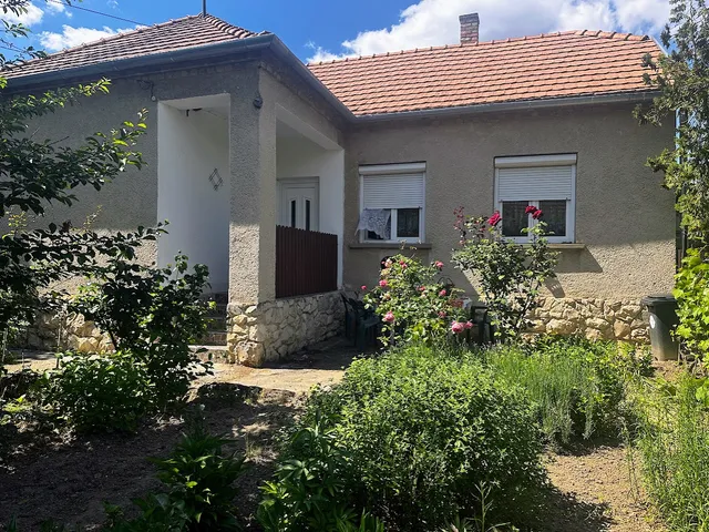Eladó ház Gyömöre 70 nm
