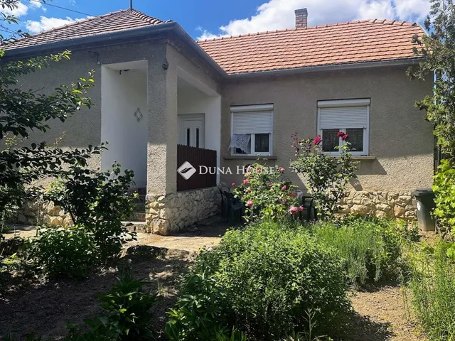 Eladó ház Gyömöre 70 nm