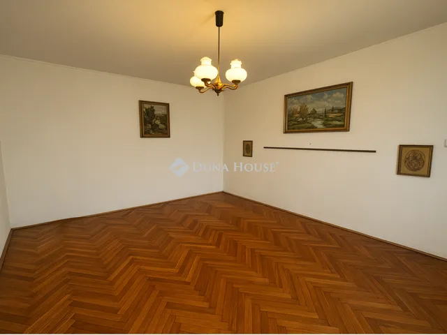 Eladó lakás Komárom 75 nm