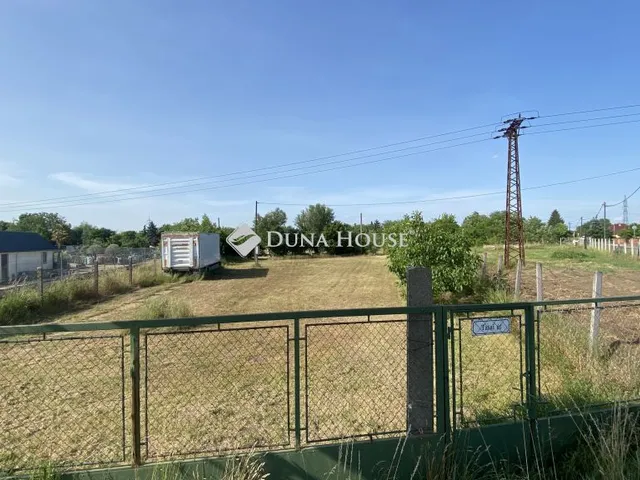 Eladó telek Győr 4576 nm