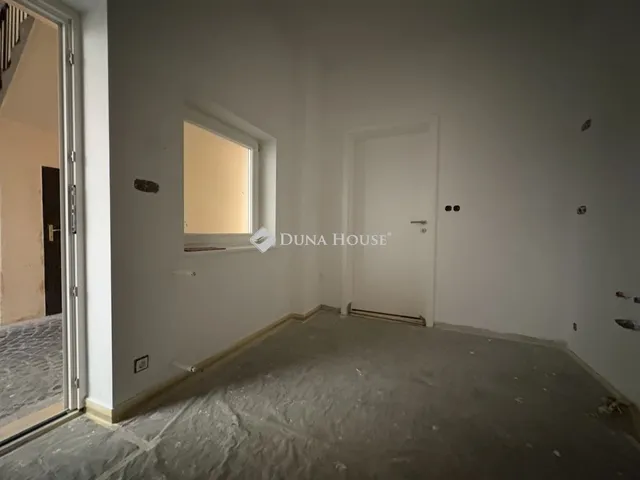 Kiadó kereskedelmi és ipari ingatlan Győr 28 nm