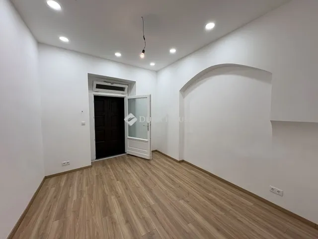 Kiadó kereskedelmi és ipari ingatlan Győr, Szabadsajtó utca 28 nm