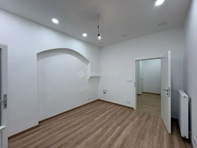 Kiadó kereskedelmi és ipari ingatlan Győr, Szabadsajtó utca 28 nm