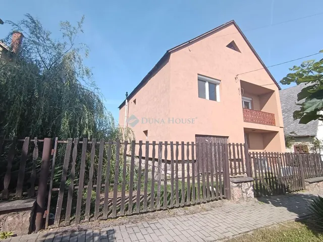 Eladó ház Ácsteszér 152 nm