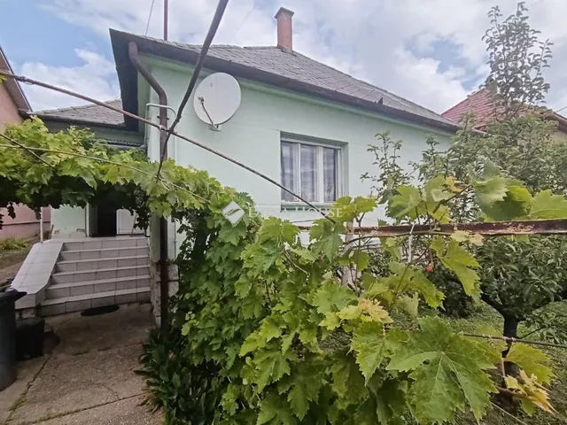 Eladó ház Kisbér, Komáromi utca 90 nm