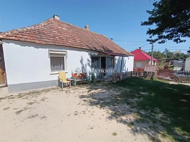 Eladó ház Súr 71 nm