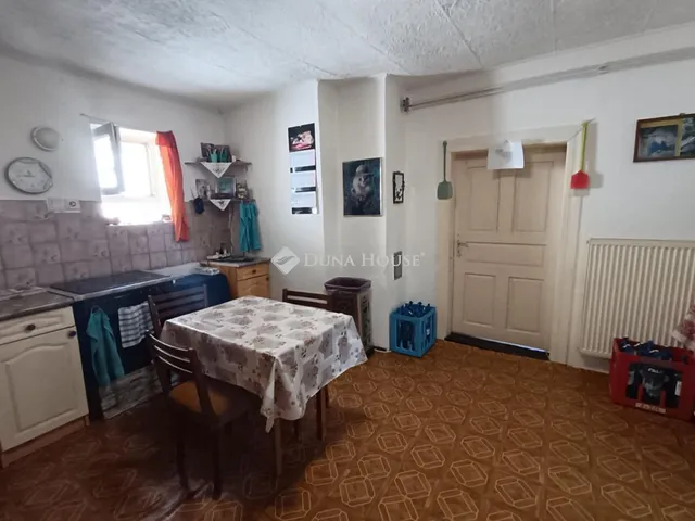 Eladó ház Súr, Attila utca 71 nm