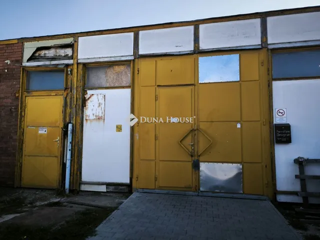 Kiadó kereskedelmi és ipari ingatlan Győr 300 nm