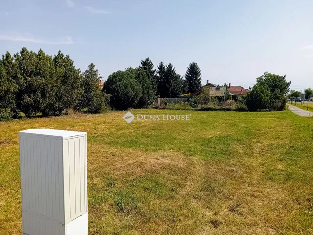 Eladó telek Gönyű 822 nm