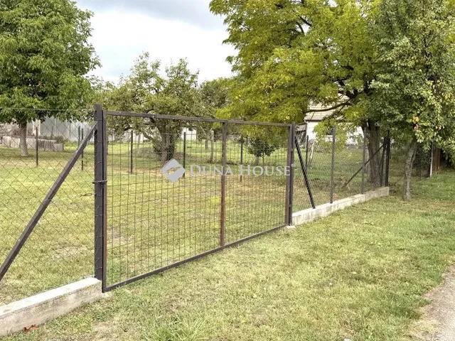Eladó telek Makád, Petőfi utca 1600 nm