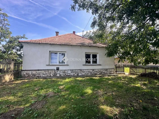 Eladó ház Gyömöre 106 nm