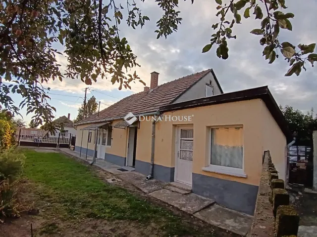 Eladó ház Bakonyszombathely, Szabadság utca 68 nm