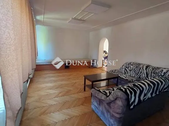 Eladó ház Komárom, Török Ignác utca 200 nm