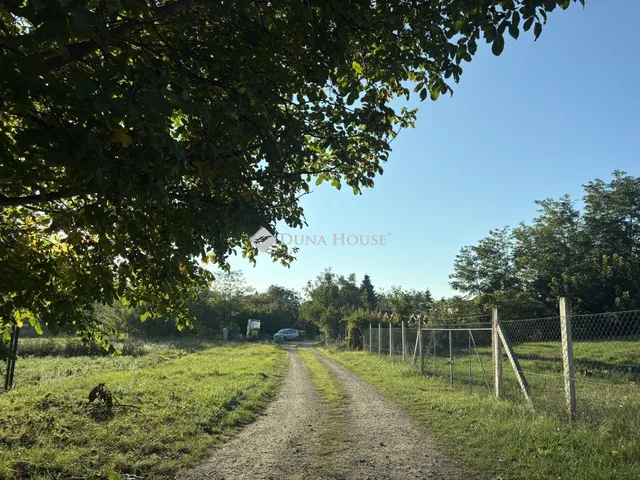 Eladó telek Pázmándfalu 1678 nm