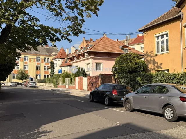 Eladó lakás Győr, Dugonics utca 131 nm