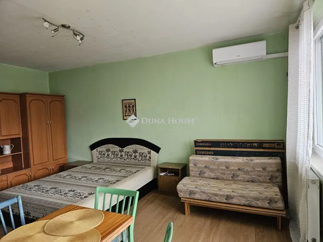 Eladó lakás Bakonyszentlászló, Fenyves utca 29 nm